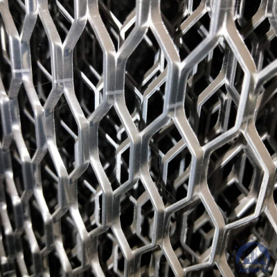Алюминиевая декоративная просечно-вытяжная сетка 6х30х6,25 мм купить в Уссурийски